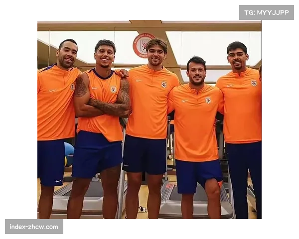 阿尔瓦罗解围挡出单刀，泰山新援中卫防守表现稳健